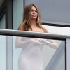 Sofia Vergara au balcon de son hôtel à Bal Harbour au nord de Miami, le 25 juillet 2014. Sofia est actuellement à Miami avec son nouveau compagnon Joe Manganiello.
