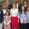 La reine Letizia d'Espagne en audience avec une délégation de l'association Debra España au palais de la Zarzuela à Madrid le 28 juillet 2014.