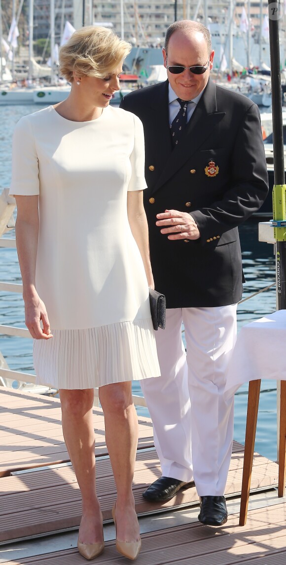 Le prince Albert II de Monaco et la princesse Charlene, enceinte, lors de l'inauguration du nouveau siège du Yacht Club de Monaco, le 20 juin 2014