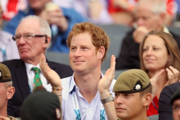 Le prince Harry dans les gradins d'Hampden Park lors des XXe Jeux du Commonwealth à Glasgow, le 29 juillet 2014.