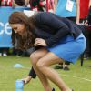 Très volontaire, Kate Middleton s'est essayée, en visite le 29 juillet 2014 au village des Jeux du Commonwealth à Glasgow, avec succès au jeu traditionnel sud-africain des ''trois boîtes'' : après avoir réussi à les faire tomber en lançant la balle, la duchesse de Cambridge a replacé les boîtes puis sauté par-dessus, conformément à la règle.