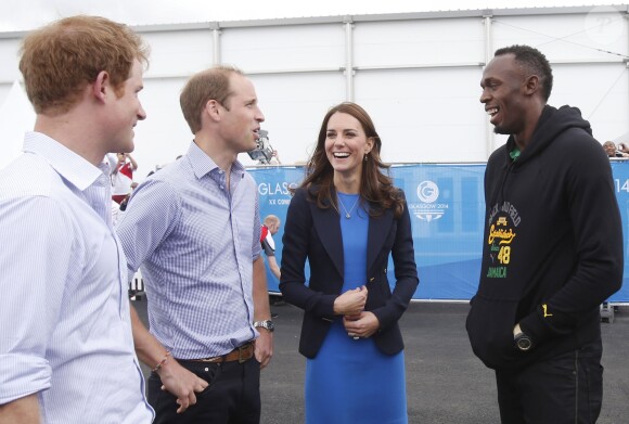 Le prince William, Kate Middleton et le prince Harry ont rencontré Usain Bolt lors de leur visite au village des XXe Jeux du Commonwealth à Glasgow, le 29 juillet 2014.