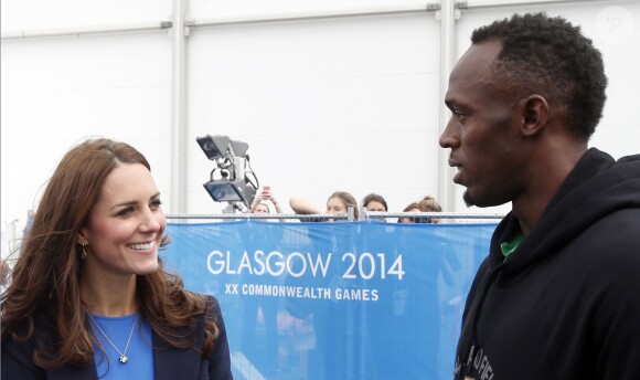 Le prince William et Kate Middleton ont rencontré Usain Bolt lors de leur visite au village des XXe Jeux du Commonwealth à Glasgow, le 29 juillet 2014.
