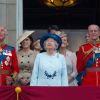 La reine Elizabeth II, entre son fils le prince Charles et son mari le duc d'Edimbourg, lors de la parade Trooping the Colour le 14 juin 2014