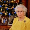 La reine Elizabeth II à Buckingham Palace lors de son allocution de Noël 2013