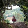 Le Petit Chaperon Rouge (Lilla Crawford) dans Into the Woods. (Crédit : Walt Disney Pictures)