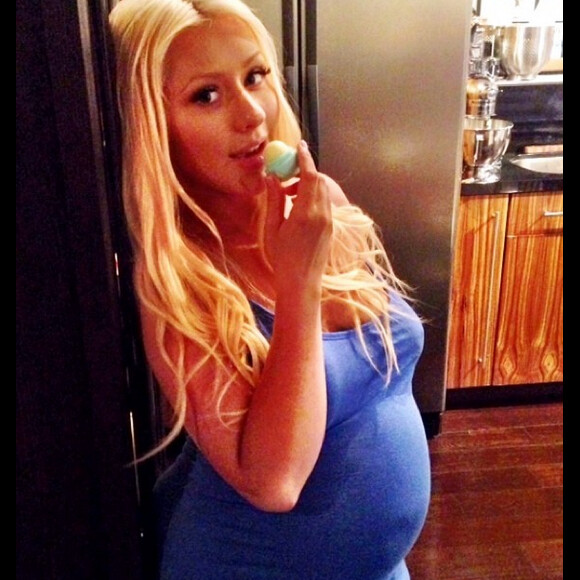 Christina Aguilera a célébré l'arrivée imminente de son deuxième enfant, une petite fille, fruit de ses amours avec son fiancé Matthew Rutler, le 12 juillet 2014.
