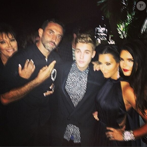 Kris Jenner, Riccardo Tisci, Justin Bieber, Kim Kardashian et Kendall Jenner à Ibiza. Le 1er août 2014.