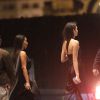 Kim Kardashian et Kendall Jenner quittent un hôtel à Ibiza, le 1er août 2014.