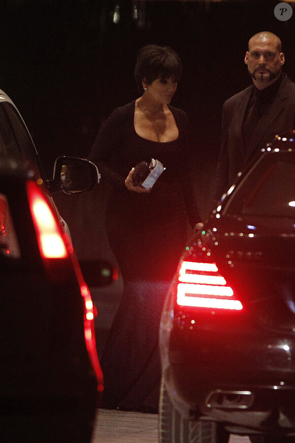 Kris Jenner quitte un hôtel à Ibiza, le 1er août 2014.