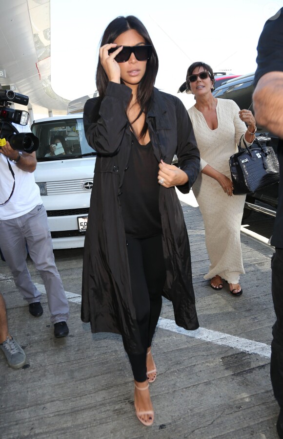 Kim Kardashian et Kris Jenner à l'aéroport de Los Angeles, le 31 juillet 2014.