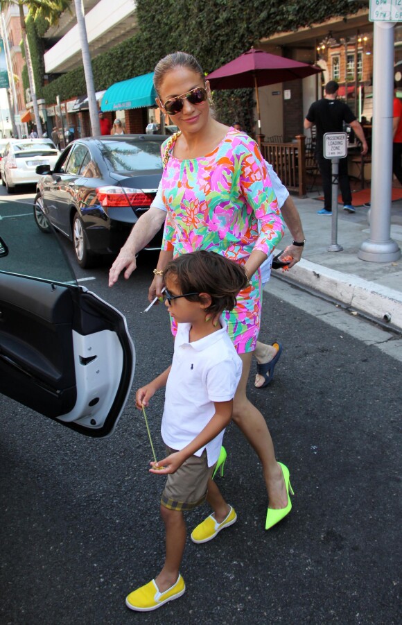 La sublime Jennifer Lopez a accompagné son fils chez le docteur à Beverly Hills, le 31 juillet 2014.