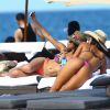 Paz Cornu et Karina Jelinek profitent d'un après-midi ensoleillé sur une plage de Miami, le 31 juillet 2014.