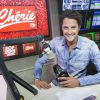 Exclusif - Le présentateur Vincent Cerutti dans les locaux de la station de radio Chérie FM. Juin 2014.