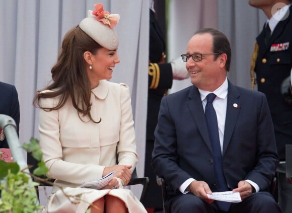 Kate Middleton avait François Hollande pour voisin lors de la cérémonie de commémoration du centenaire de la Première Guerre mondiale au mémorial interallié de Cointe à Liège, en Belgique, le 4 août 2014.