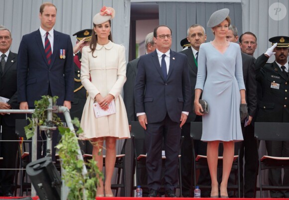 Le duc et la duchesse de Cambridge, François Hollande et la reine Mathilde de Belgique lors de la cérémonie de commémoration du centenaire de la Première Guerre mondiale au mémorial interallié de Cointe à Liège, en Belgique, le 4 août 2014.