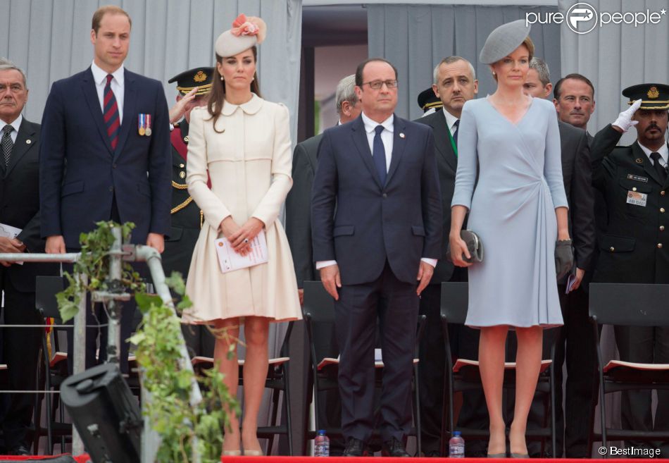 Le duc et la duchesse de Cambridge, François Hollande et la reine Mathilde de Belgique lors de la cérémonie de commémoration du centenaire de la Première Guerre mondiale au mémorial interallié de Cointe à Liège, en Belgique, le 4 août 2014.