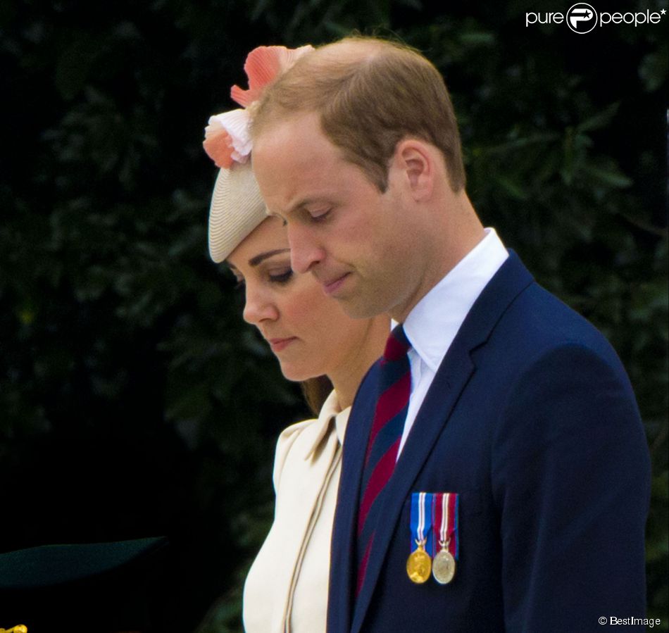 Le duc et duchesse de Cambridge recueillis lors de la cérémonie de commémoration du centenaire de la Première Guerre mondiale au mémorial interallié de Cointe à Liège, en Belgique, le 4 août 2014.