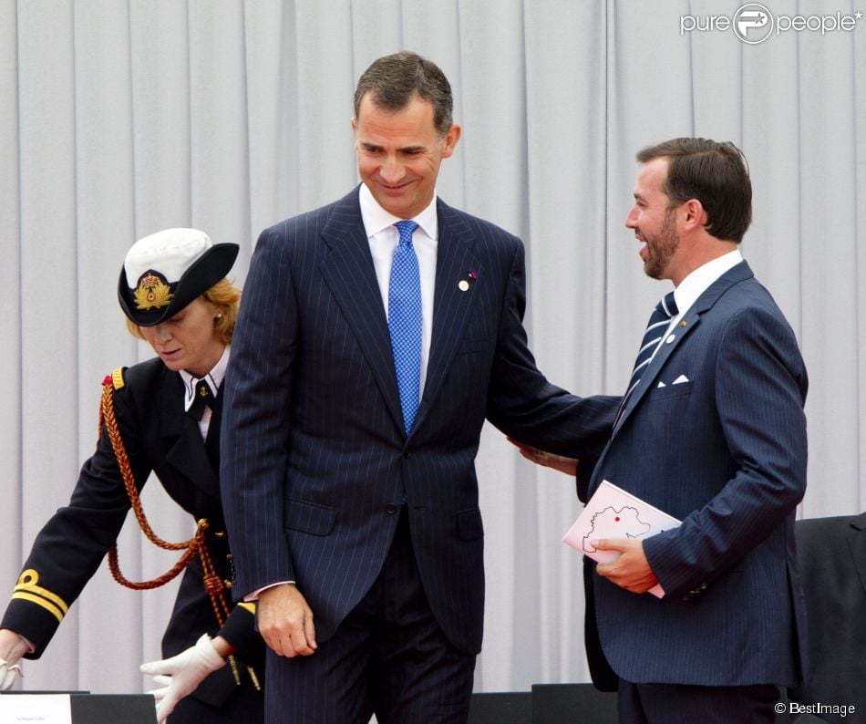 Le roi Felipe VI d&#039;Espagne et le grand-duc héritier Guillaume de Luxembourg étaient voisins lors de la cérémonie de commémoration du centenaire de la Première Guerre mondiale au mémorial interallié de Cointe à Liège, en Belgique, le 4 août 2014.