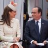 Le prince William et Kate Middleton ont bien sympathisé avec François Hollande lors de la cérémonie de commémoration du centenaire de la Première Guerre mondiale au mémorial interallié de Cointe à Liège, en Belgique, le 4 août 2014.