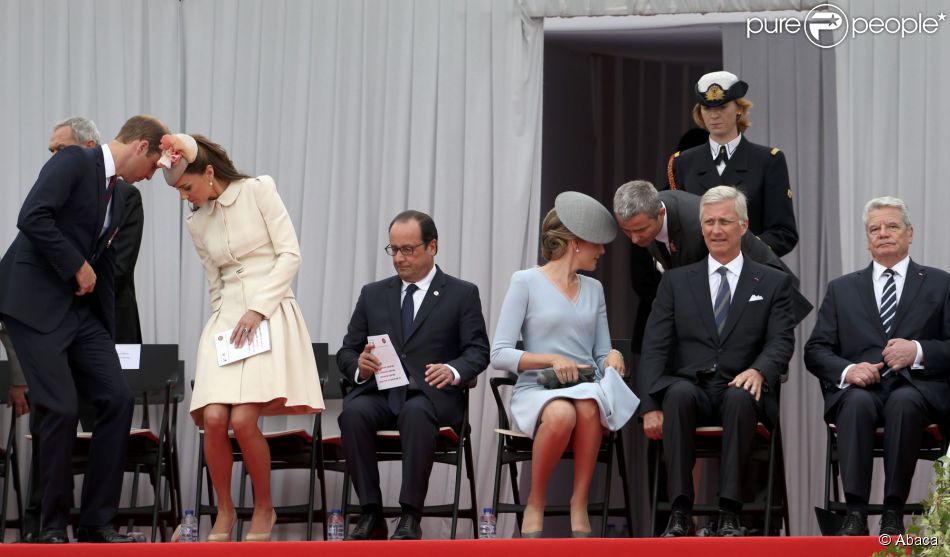  Le prince William et Kate Middleton s&#039;installent à côté de François Hollande lors de la cérémonie commémorative du centenaire de la Première Guerre mondiale à Liège le 4 août 2014 