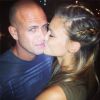 Bar Refaeli et son amoureux Adi Ezra sur une photo postée sur Instagram. Le couple est aussi amoureux qu'au premier jour, malgré les rumeurs de rupture !