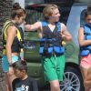 Lourdes Leon et son frère Rocco Ritchie, les enfants de Madonna, font du jet-ski avec des amis pendant leurs vacances dans le sud de la France, le 4 août 2014.