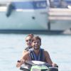 Lourdes Leon et son frère Rocco Ritchie, les enfants de Madonna, font du jet-ski avec des amis pendant leurs vacances dans le sud de la France, le 4 août 2014.