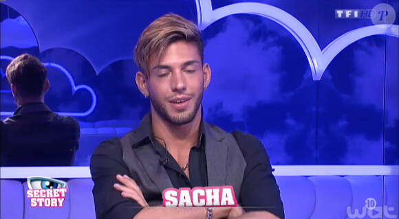 Sacha ému par le secret d'Élodie dans la quotidienne de Secret Story 8, sur TF1, le mardi 5 aout 2014