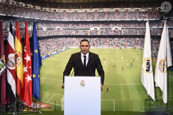 Keylor Navas, gardien de but et nouvelle recrue du Real Madrid, a été officiellement présenté à la presse et aux supporters merengue le 5 août 2014 à Santiago Bernabeu.