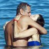 Exclusif - Jeff Goldblum et sa fiancée Emilie Livingston se baignent lors de leurs vacances à Hawaii, le 16 juillet 2014. 
