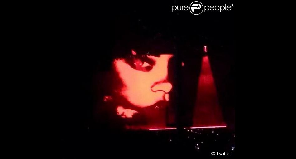 Des images flashs de Rihanna apparaissent sur les écrans du Molson Amphitheatre. Toronto, le 4 août 2014.