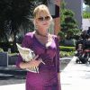 Melanie Griffith prend de l'essence à Beverly Hills, le 22 juillet 2014.