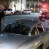 Adam Levine est tombé en panne d'essence avec sa Mercedes dans les rues de Los Angeles, mercredi 6 aout 2014. En mai dernier déjà le chanteur rencontrait quelque problèmes techniques avec son bolide.
