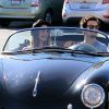 Adam Levine se balade en voiture avec Behati Prinsloo à Los Angeles, le 23 novembre 2012.