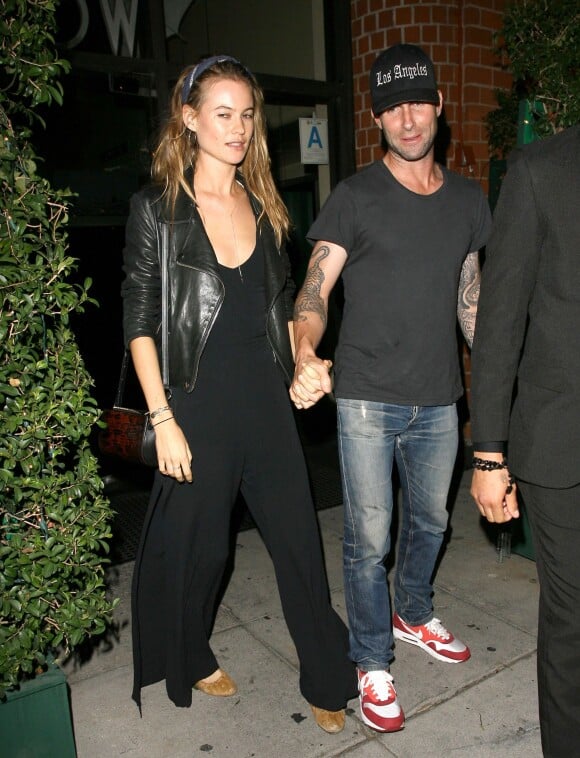 Adam Levine et Behati Prinsloo quittent un restaurant de Beverly Hills, le 1er octobre 2013.