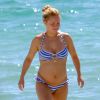 Exclusif - Hayden Panettiere, enceinte, laissait voir un joli ventre rond sur la plage de Miami le 1er août 2014, lors d'un séjour avec son fiancé le boxeur Wladimir Klitschko