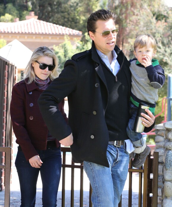 Ali Larter et son mari Hayes MacArthur sont allés se promener avec leur fils Theodore au parc Coldwater Canyon à Beverly Hills. Le 9 mars 2013.