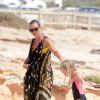 Kate Moss, en vacances avec sa fille Lila Grace et son mari Jamie Hince à Formentera. Le 12 août 2014.