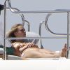 Cara Delevingne se dore la pilule sur un yacht à Ibiza, le 13 août 2014.