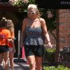 La chanteuse Britney Spears va déjeuner dans un restaurant de Thousand Oaks, le 13 août 2014.