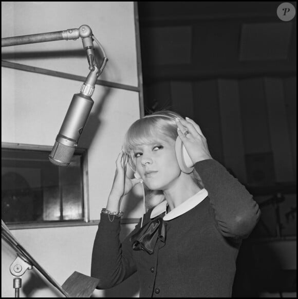 Sylvie Vartan en studio dans les années 1960