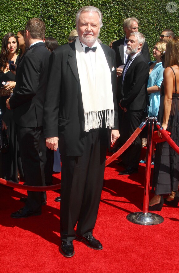 Jon Voight arrive au Nokia Theater pour assister à la cérémonie des Creative Arts Emmy Awards 2014. Los Angeles, le 16 août 2014.