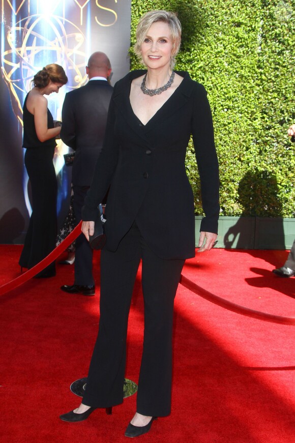 Jane Lynch arrive au Nokia Theater pour assister à la cérémonie des Creative Arts Emmy Awards 2014. Los Angeles, le 16 août 2014.