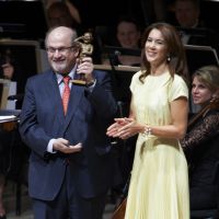 Princesse Mary de Danemark : Rayonnante pour la consécration de Salman Rushdie