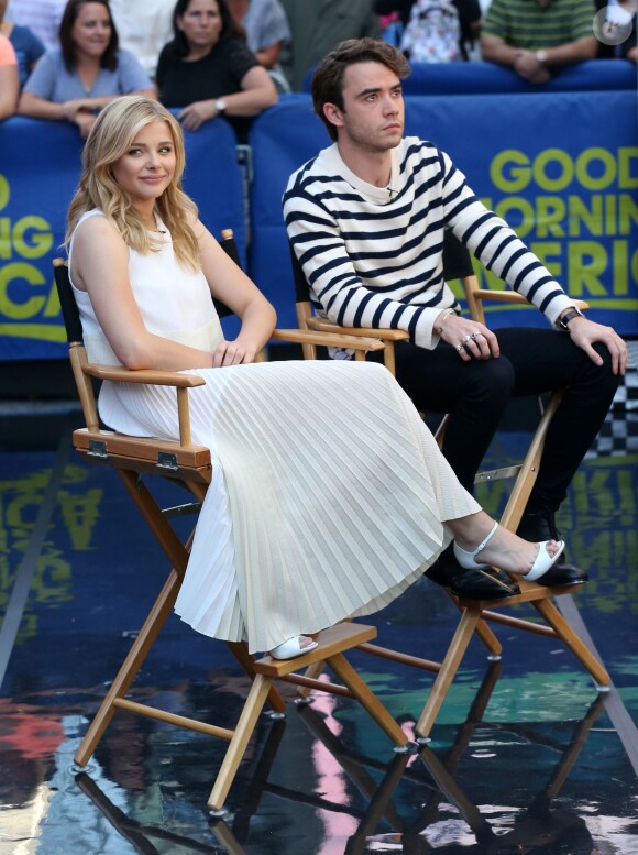 Chloe Grace Moretz et Jamie Blackley font la promotion de leur nouveau film "Si je reste" sur le plateau de l'émission TV "Good Morning America" à New York le 18 août 2014
