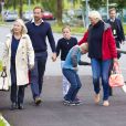 La princesse Ingrid Alexandra de Norvège a fait sa rentrée scolaire à l'Oslo International School le 19 août 2014. La fillette de 10 ans était accompagnée par son père le prince Haakon, sa mère la princesse Mette-Marit (qui fêtait ses 41 ans le même jour), sa grand-mère Marit Tjessem et son frère le prince Sverre Magnus, qui rentrait le même jour à l'Oslo Montessori School, également un établissement privé. 
  