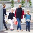  La princesse Ingrid Alexandra de Norvège a fait sa rentrée scolaire à l'Oslo International School le 19 août 2014. La fillette de 10 ans était accompagnée par son père le prince Haakon, sa mère la princesse Mette-Marit (qui fêtait ses 41 ans le même jour), sa grand-mère Marit Tjessem et son frère le prince Sverre Magnus, qui rentrait le même jour à l'Oslo Montessori School, également un établissement privé. 
  