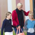  La princesse Ingrid Alexandra de Norvège, ici avec sa mère la princesse Mette-Marit, qui fêtait ses 41 ans le même jour, et son frère le prince Sverre Magnus, a fait sa rentrée scolaire à l'Oslo International School le 19 août 2014.  
  