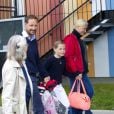 La princesse Ingrid Alexandra de Norvège a fait sa rentrée scolaire à l'Oslo International School le 19 août 2014. La fillette de 10 ans était accompagnée par son père le prince Haakon, sa mère la princesse Mette-Marit (qui fêtait ses 41 ans le même jour), sa grand-mère Marit Tjessem et son frère le prince Sverre Magnus, qui rentrait le même jour à l'Oslo Montessori School, également un établissement privé. 
  